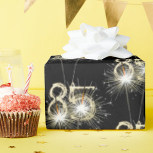 85e verjaardag vonken op zwart   cadeaupapier