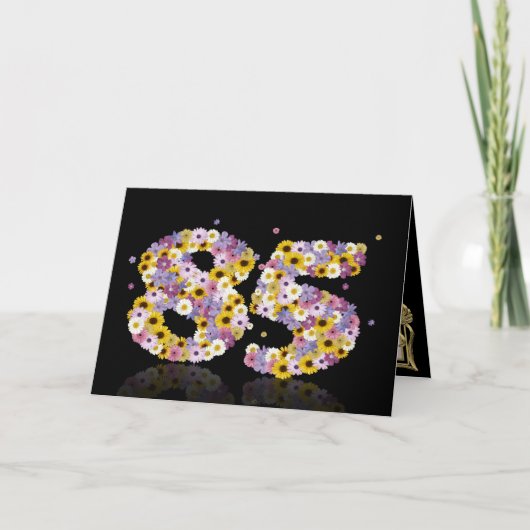 85e verjaardagskaart met bloemen letters kaart (Voorkant)