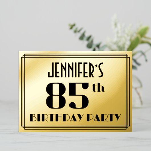 85ste verjaardag: Art Deco Kijk "85" en naam Folie Uitnodiging (Staand Voorkant)