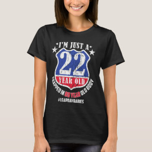 88 jaar oud schrikkeljaar verjaardag 22 grappige M T-shirt