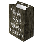 88th Birthday: Fancy, Faux Wood Look + Custom Name Medium Cadeauzakje (Achterkant Gekanteld)