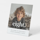 8 - 8e verjaardag Foto Welkom Teken Reclamebord Met Voetstuk (Voorkant)