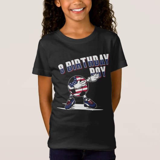 8-jarige verjaardag jongetje die voetbal speelt in t-shirt (Voorkant)