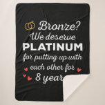 8e bruiloft Jubileum I - Bronze Funny Couple Sherpa Deken<br><div class="desc">Leuk ontwerp, perfect voor iedereen die al 8 jaar getrouwd is en voor een huwelijksgelofte-vernieuwingsceremonie. Het is een geweldige bijpassende outfit voor koppels! 'Brons? We verdienen platina voor het ophangen met elkaar voor 8 jaar citaat voor een paar dat 8 jaar geleden getrouwd is of een paar dat trouwgeloften hernieuwt...</div>