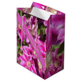 8e Jubileum, roze Clematis Medium Cadeauzakje (Voorkant Gekanteld)
