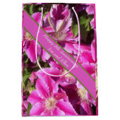 8e Jubileum, roze Clematis Medium Cadeauzakje (Voorkant)
