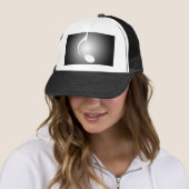 8e noot zwart omgedraaid met wit licht trucker pet (In situ)