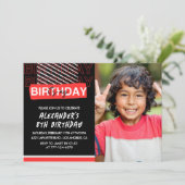 8e verjaardag uitnodigingen jongen Party Foto Rood (Staand voorkant)