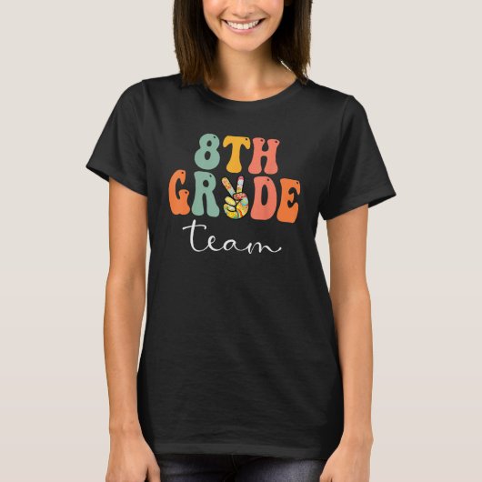 8th Grade Team Retro Groovy Women Happy First Day  T-shirt (Voorkant)