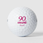 90 and Amazing Grandma Gift – Roze 90e verjaardag Golfballen (Voorkant)