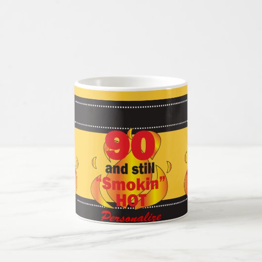 90 en nog steeds rokin Hot | 90e verjaardag Koffiemok (Center)