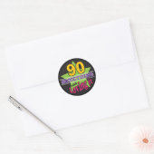 90 Iets en nog steeds liefhebbend | 90e verjaardag Ronde Sticker (Envelop)