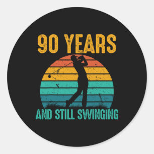 90 jaar en nog steeds swingende grappige golf 90e  ronde sticker