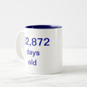 90 jaar oud tweekleurige koffiemok (Voorkant links)