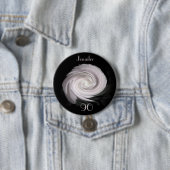 90 jaar oude, Bleke roze roze Button Pin (In situ)