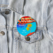 90 jaar oude, kleurrijke Button in het landschap (In situ)