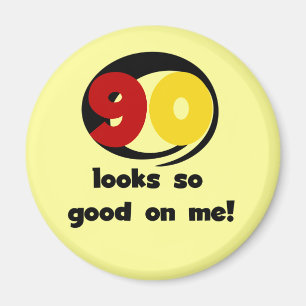 90 ziet er zo goed uit voor mij T-shirts en cadeau Magneet