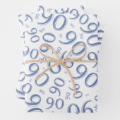90e Birthday Blue & White Random Number Pattern Inpakpapier Vel (In situ)