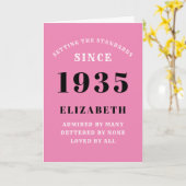 90e verjaardag Geboren 1935 Roze Zwarte Naam Jaar Kaart (Gele Bloem)