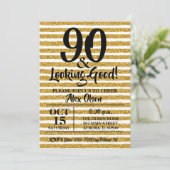 90e verjaardag Gold Glitter Party uitnodigingen (Staand voorkant)