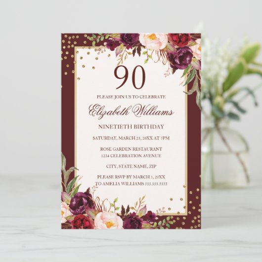 90e verjaardag Gouden Bourgondische Bloemenuitnodi Kaart (Staand voorkant)