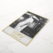 90e verjaardag Mannelijke stijlvolle monogram Foto Folie Uitnodiging (Gedraaid)