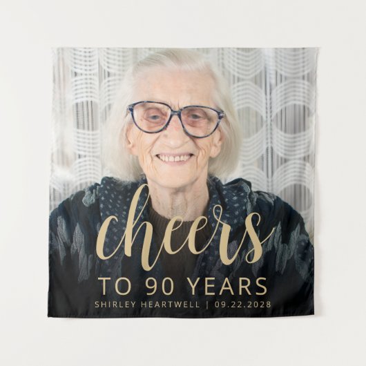 90e verjaardag Party Foto Goud Script Proost Wandkleed (Voorkant)