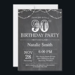 90e verjaardag Uitnodiging Chalkboard String Light<br><div class="desc">90e verjaardag uitnodiging met krijtbord zwart-witte achtergrond. String Lights. Verjaardag voor volwassenen. Verjaardag van Mannen of vrouwen. Voor verdere aanpassing klikt u op de knop "Aanpassen" en gebruikt u onze ontwerptool om deze sjabloon te wijzigen.</div>