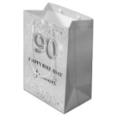 90e verjaardag zilverglitterstofmonogram medium cadeauzakje (Achterkant Gekanteld)