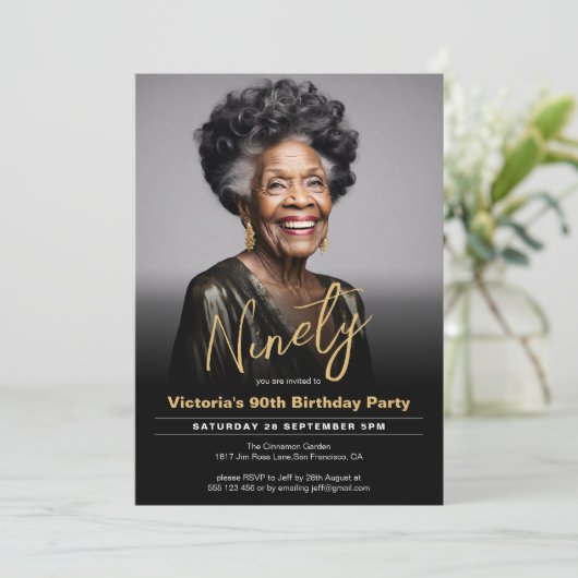90e verjaardag zwart goud minimale moderne foto kaart (Staand voorkant)