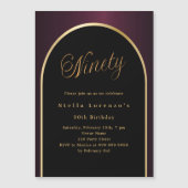 90e verjaardag zwarte Bourgondische gouden boog lu Magnetische Uitnodiging (Voorkant)