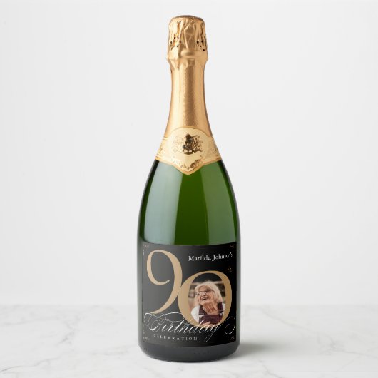 90e verjaardag zwarte goudkalligrafie legante foto sparkling wijnetiket (Voorkant)