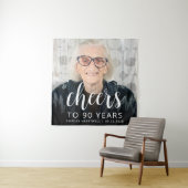 90e Verjaardagsfeest Foto Wit Schrift Cheers Wandkleed (In situ)