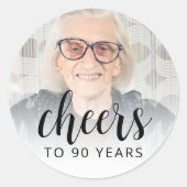 90e Verjaardagsfeest Foto Zwarte Script Proost Ronde Sticker (Voorkant)