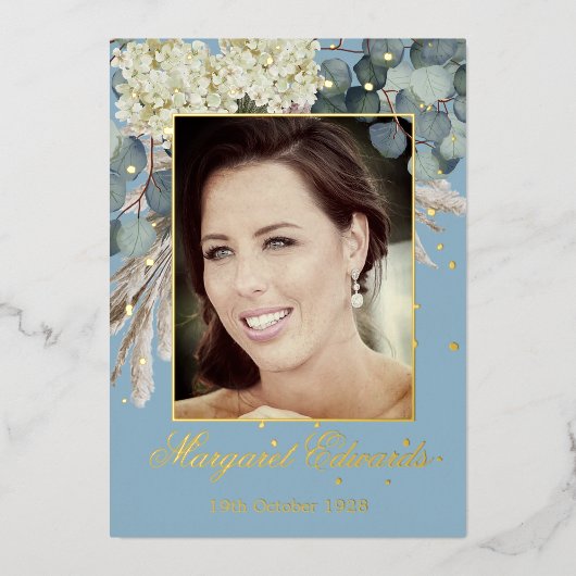 90ste bloemige blauwe elegante foto Verjaardag Folie Uitnodiging (Voorkant)