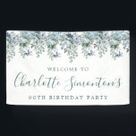 90ste verjaardag Dusty Blue Floral Welkom Spandoek<br><div class="desc">Welkom uw gasten met deze elegante welkomstbanner.  stoffige blauwe rozen,  pioenen en wilde bloemen versieren de bovenste rand. Een klassieke en eenvoudig te lezen lettertypecombinatie duurt slechts enkele minuten om te personaliseren.</div>