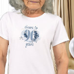 90ste verjaardag Proost 90 jaar Bloemen Nummer T-shirt<br><div class="desc">90th Birthday T-shirt, dat staat voor gejuich tot 90 jaar of u bent van harte welkom om de formulering te bewerken om te personaliseren zoals u wilt. Het ontwerp is voorzien van nummer 90 versierd met rozen knoppen, bloesems en gebladerte in de tinten kustblauw en zand. Subtiel vrouwelijk en elegant...</div>