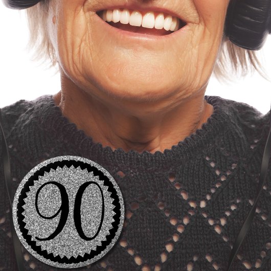 90ste verjaardagsfeestje zilveren glitter klassiek ronde button 5,7 cm