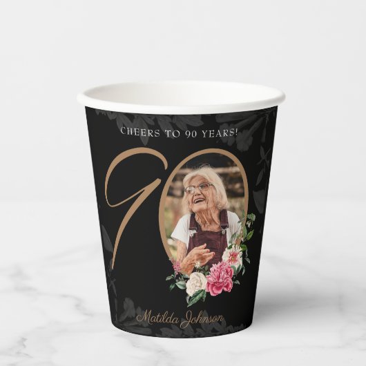 90th Birthday Black Gold Elegant Floral Custom Papieren Bekers (Voorkant)