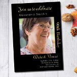 90th Birthday Black Gold Folie Uitnodiging<br><div class="desc">Viel de speciale dag van je geliefde in stijl met deze 90e verjaardag aangepaste foto-uitnodiging! Deze persoonlijke uitnodiging is gemaakt met een luxueus ontwerp voor zwarte en gouden folie en zal uw gasten een speciaal gevoel geven en de toon zetten voor een prachtige viering. Voeg een foto van de speciale...</div>