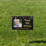 90th Birthday Black Gold Stars Twee foto's naam Tuinbord<br><div class="desc">Het thema Zwarte en gouden sterren voor een 90e verjaardag (of om het even welke leeftijd aangezien de tekst editable is). Personaliseer met HAPPY # BIRTHDAY, hun naam en twee foto's (aan elke kant. FOTOTIP: Voor snelste/beste resultaten, kies een foto met het onderwerp in het midden en/of pre-gewas het aan...</div>