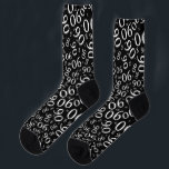 90th Birthday Black/White Random Number Pattern 90 Sokken<br><div class="desc">Mijlpaal 90: Dit willekeurige nummerpatroon is een leuk cadeauidee voor je negende verjaardag. Het unieke ontwerp is een zwart mijlpaal nummer 90 dat wordt herhaald en over een witte achtergrond wordt verspreid. Je hoeft niet 90 jaar oud te zijn om deze te draag; het zwarte en witte ontwerp is geschikt...</div>