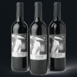 90th Birthday Elegant Foto Monogram Black White Wijn Etiket<br><div class="desc">Een 90e verjaardag Elegant Personal Monogram Wine label in Black and White. Uw foto kan op de voorzijde zijn De informatie wordt gemakkelijk veranderd in uw eigen douaneinformatie.</div>