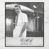 90th Birthday Elegant Foto Monogram Black White Wijn Etiket (Enkel label)
