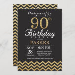 90th Birthday Invitation Black and Gold Glitter Kaart<br><div class="desc">90e verjaardag uitnodiging met Black en Gold Glitter Chevron. Chalkboard. Volwassen verjaardag. Man of vrouwen uitgenodigd. Voor verdere aanpassing,  te klikken gelieve de knoop "van de Aanpassing het"en ons ontwerphulpmiddel te gebruiken om deze sjabloon te wijzigen.</div>