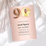 90th Birthday roos gouden foto Kaart<br><div class="desc">Een moderne,  stijlvolle fotouitnodiging voor een 90ste verjaardagsfeestje. Een roos gouden gradiënt achtergrond. Personaliseer en voeg uw feestdetails toe.</div>