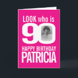 90th Happy Birthday foto roze wit Kaart<br><div class="desc">Fun 90th hot roze en white personalized foto meiden milestone verjaardagskaart Pas deze verjaardagskaart aan met een foto van het verjaardagsmeisje in het midden van het cijfer 0. Geweldig idee om wat roze lol toe te voegen aan een mijlpaal van 90 jaar. Andere overeenkomende objecten en kleuren zijn beschikbaar. Exclusief...</div>