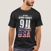 911 Memorial Vergeet nooit 2001 VS-vlagpatriotten T-shirt (Voorkant)