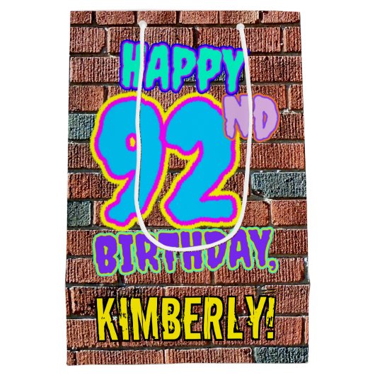 92e verjaardag: Fun, Urban Graffiti geïnspireerd K Medium Cadeauzakje (Achterkant)