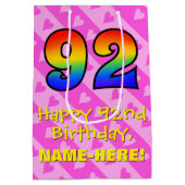 92e verjaardag: vuurroze hartstrepen; regenboog 92 medium cadeauzakje (Achterkant)
